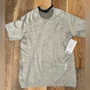 New NWT Men’s lululemon metal vent tech t shirt 2.0  large authentic top grey